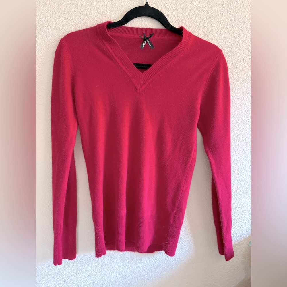 Women's V-Neck Sweater - Red